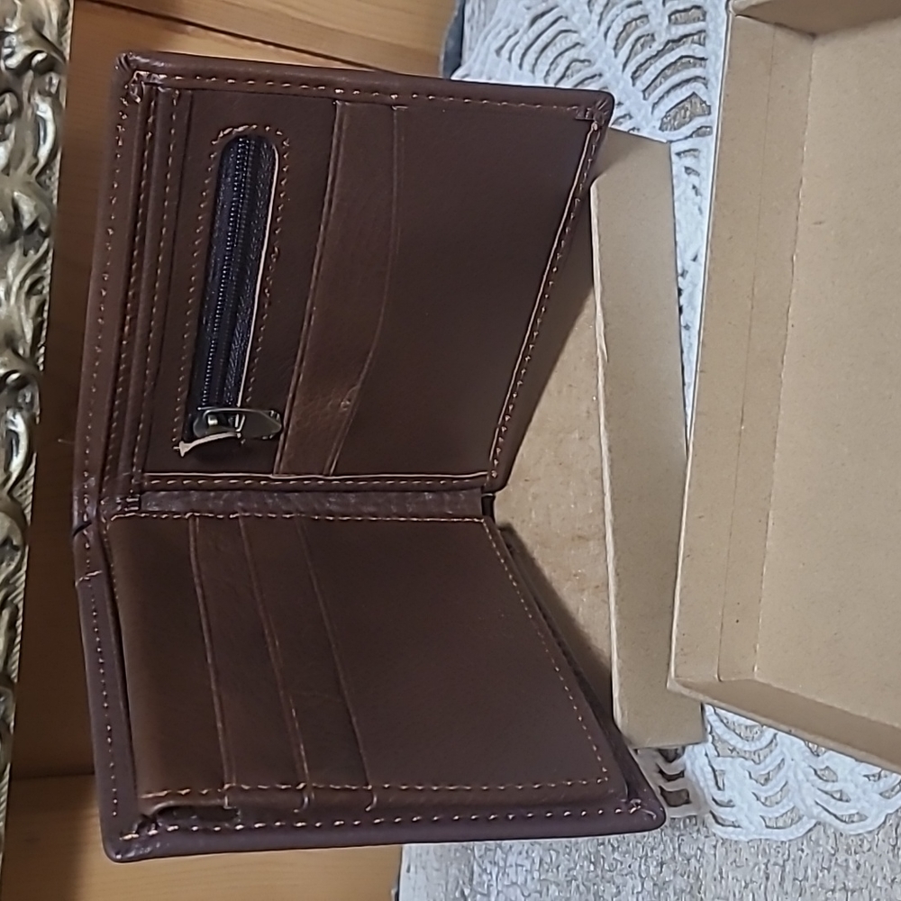 NWT Men's Leather Wallet - Picture 3 of 5